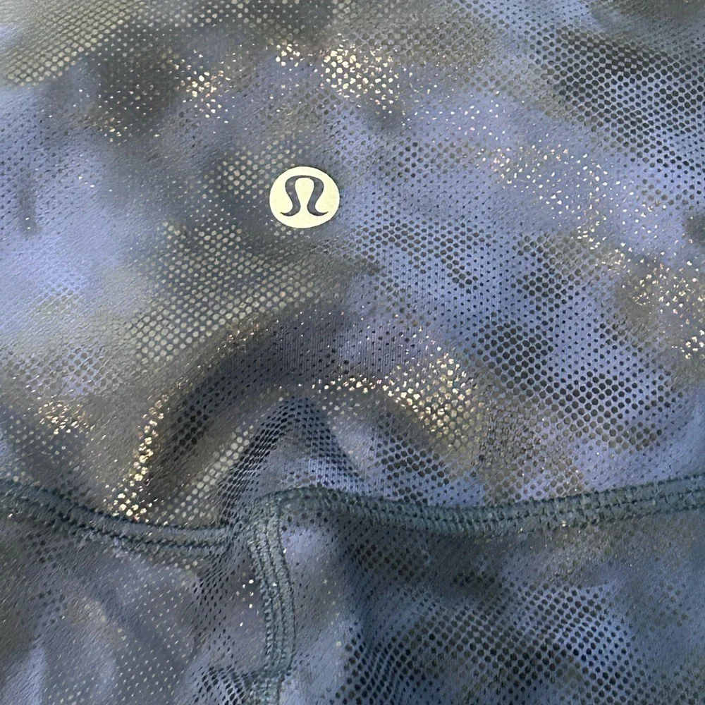 Lululemon Size 10 Leggings Shiny Blue and Black